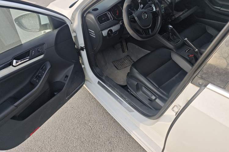 Used Volkswagen Sagitar 2015 230TSI Automatic Comfort Version