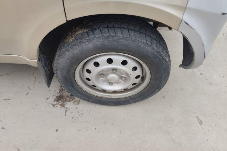 Used Wuling Rongguang 2011 1.2L Base Version Right Front Wheel Hub