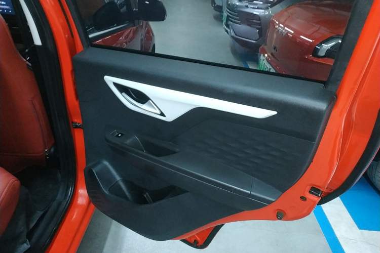 Used SOL E10X 2021 302 km Range Fashion Edition 31.4 kWh
