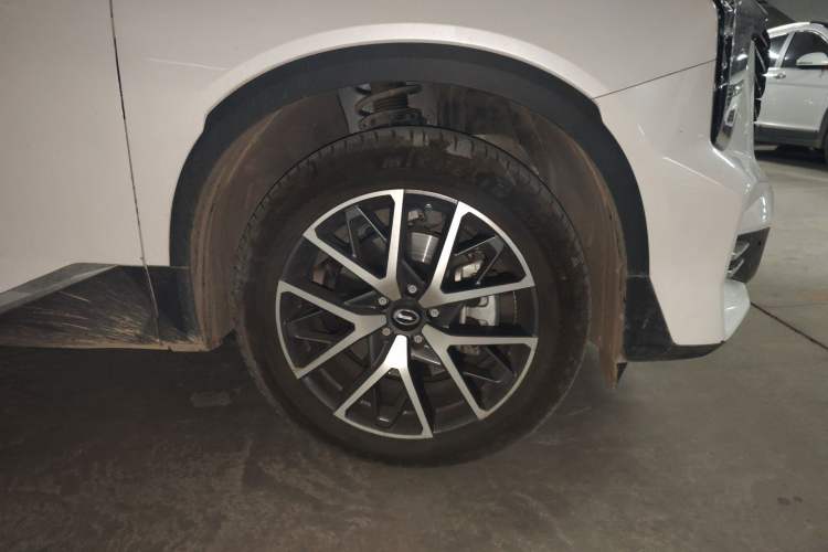 Used GAC Trumpchi GS8 2024 Linghang Series 2.0 TGDI Two-Wheel Drive Luxury Smart Connectivity Version Right Front Wheel Hub