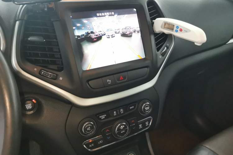 Used Jeep Cherokee 2020 2.0L Two-Wheel Drive Classic Sports Edition