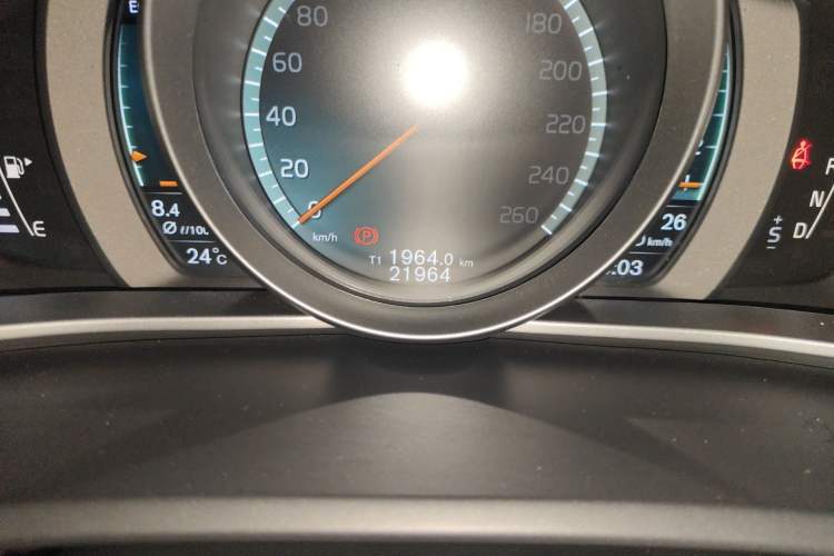 Used Volvo V40 2017 T3 Zhiya Edition Odometer Close Up