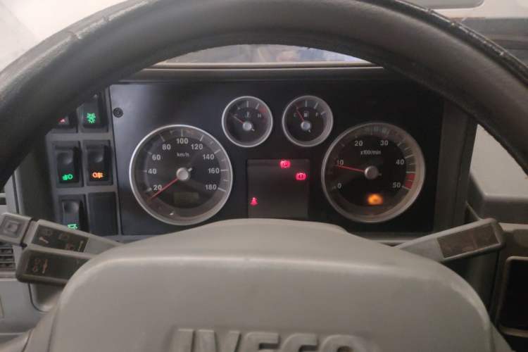 Used Iveco Daily 2017 2.8T V35 Cargo Van Mid-Roof 3/6 Seats 43S5
