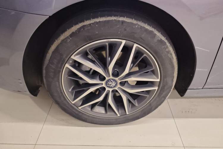 Used BYD Qin PLUS 2021 EV 400KM Luxury Model Left Front Wheel Hub