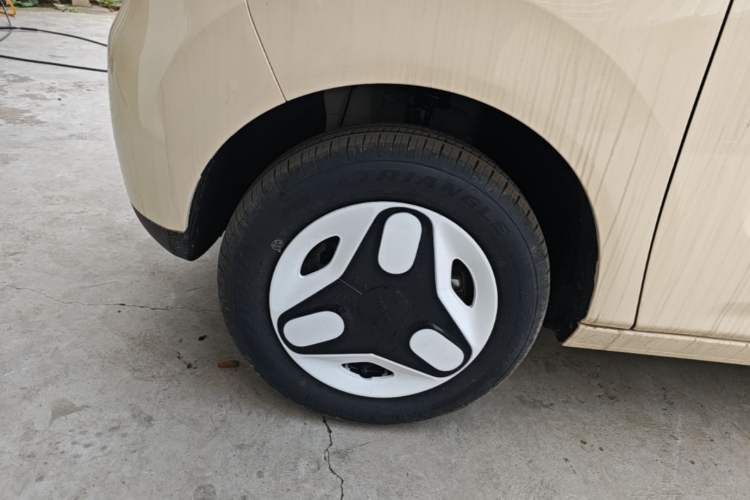 Used Geely Galaxy Panda 2025 210 km – Yuanqi Bear Left Front Wheel Hub