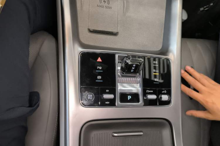 Used BYD Seal 07 DM-i 2025 DM-i 1.5T 125km Flagship Model Gear Lever