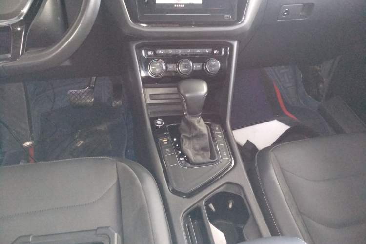 Used Volkswagen Tiguan L 2019 Revised 330TSI Automatic Two-Wheel Drive Smart & Luxury Edition China VI Standard Gear Lever