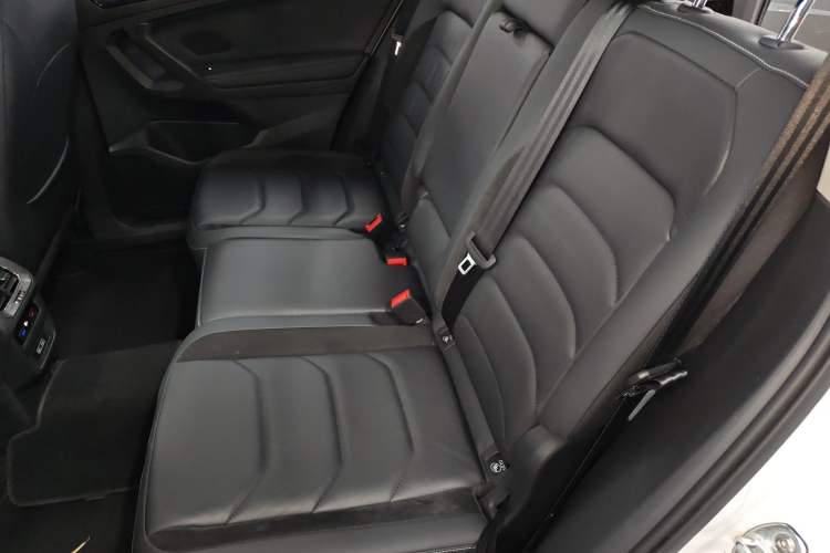 Used Volkswagen Tiguan L 2017 330TSI Automatic Two-Wheel Drive Luxury Edition Left Rear Seat