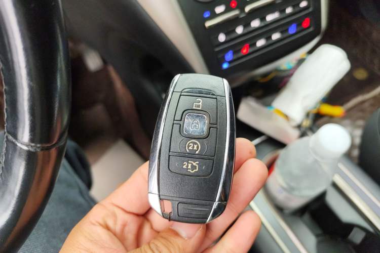 Used Lincoln MKC 2017 2.0T Two-Wheel-Drive Luxury Edition