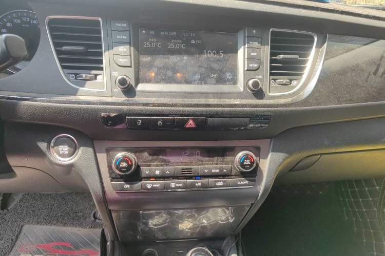 Used Hyundai Mistra 2016 1.8L Automatic Deluxe DLX Model Audio And AC Panel