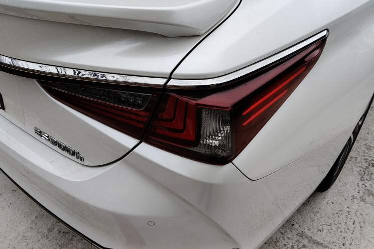 Used Lexus ES 2018 300h Premier Edition China VI Standard