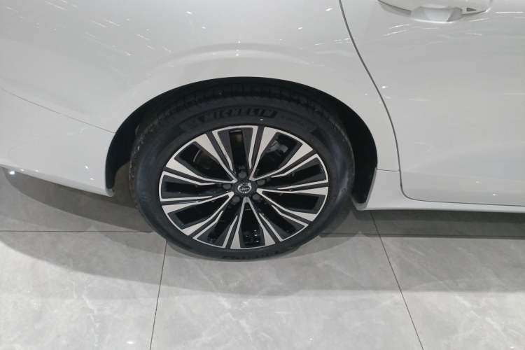 Used Volvo S60 2023 B4 Zhiyuan Luxury Edition
