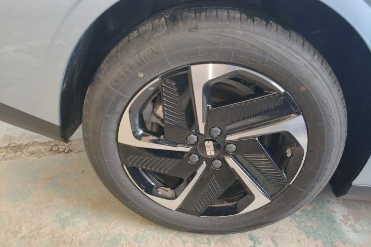 Used Geely Galaxy L6 2025 EM-i 140km Starship Edition Right Rear Wheel Hub