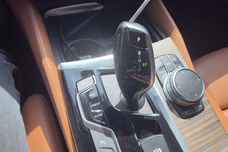 Used BMW 5 Series 2019 530i M Sport Package Gear Lever