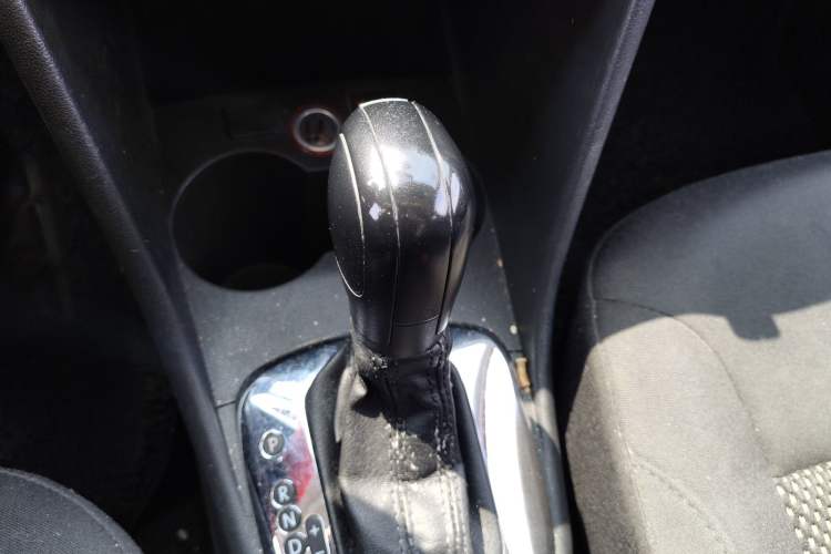 Used Volkswagen Polo 2013 1.6L Automatic Comfort Edition Gear Lever