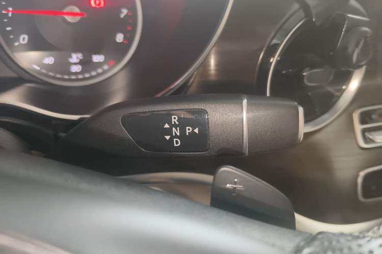 Used Mercedes-Benz V-Class 2021 V 260 Avantgarde Edition Gear Lever