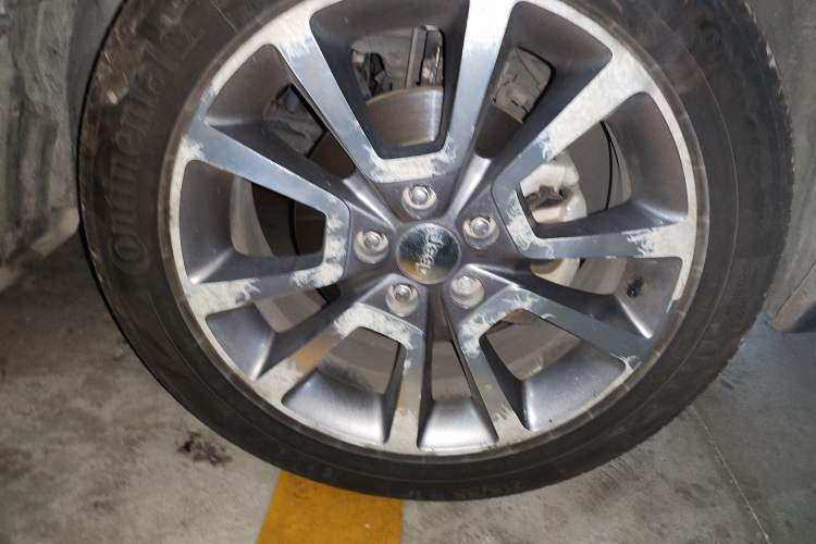 Used Jeep Compass 2014 Revised Version 2.0L Two-Wheel Drive Elite Edition Right Front Wheel Hub