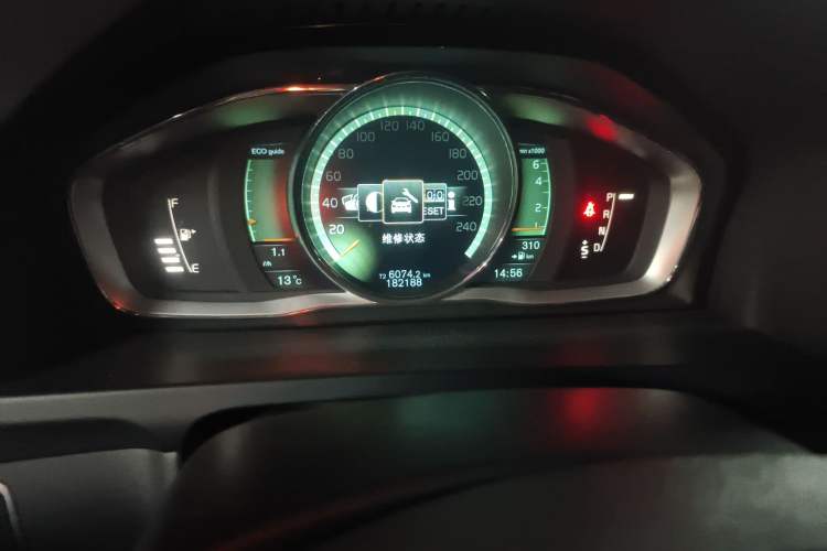 Used Volvo V60 2014 T5 Zhiya Edition Odometer Close Up