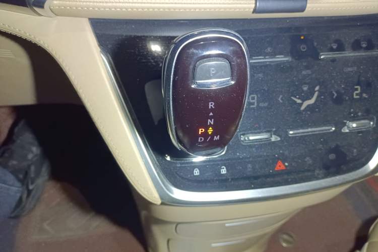 Used Buick GL8 2021 ES Land Cruiser 653T Luxury Edition Gear Lever