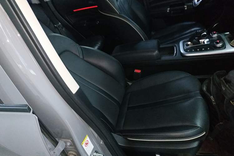 Used Tank 300 2023 Off-Road Edition 2.0T Conqueror Right Front Seat