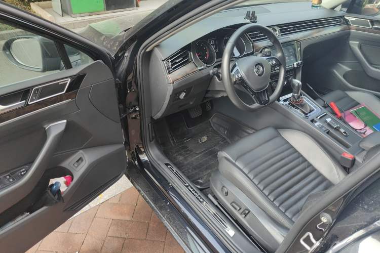 Used Volkswagen Magotan 2019 330TSI DSG Luxury Model China V Standard Driver Seat