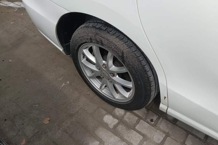 Used BYD M6 2015 2.4L Automatic Prestige Edition Exterior 5