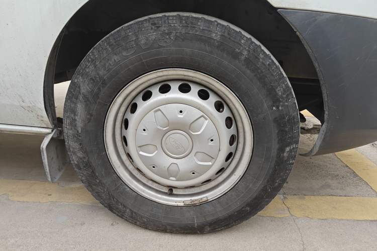 Used Ford Classic Transit  Right Front Wheel Hub