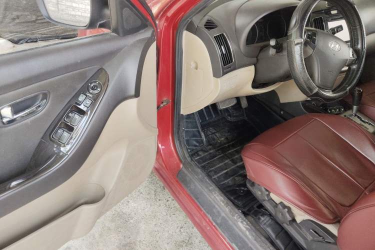 Used Hyundai Celesta 2011 1.6L Automatic Luxury Version Driver Seat