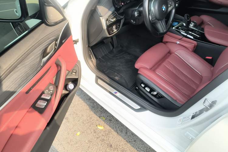 Used BMW 5 Series 2023 530Li Luxury Edition M Sport Package Driver Seat