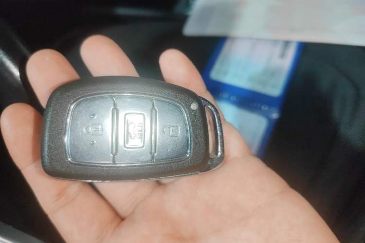 Used Hyundai Tucson 2015 1.6T Dual-Clutch Two-Wheel-Drive Smart Model Interior 1