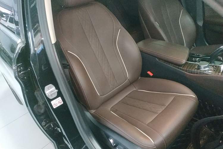 Used BMW 5 Series 2023 530Li Leading Edition Luxury Package Right Front Seat