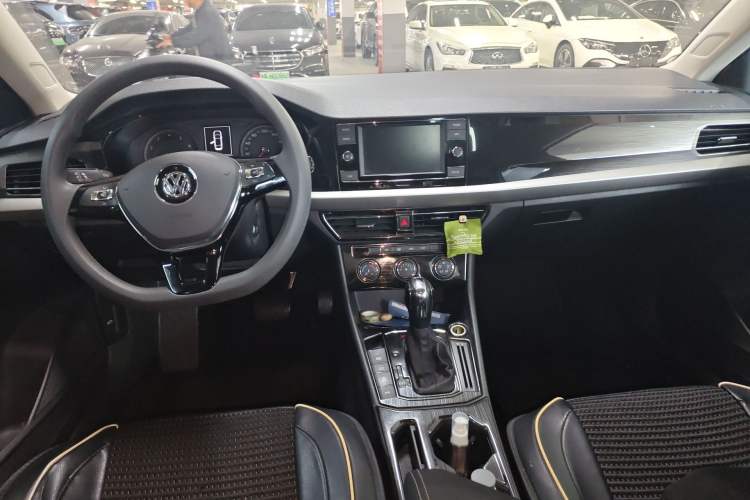 Used Volkswagen Lavida 2019 280TSI DSG Comfort Edition China VI standard Center Console