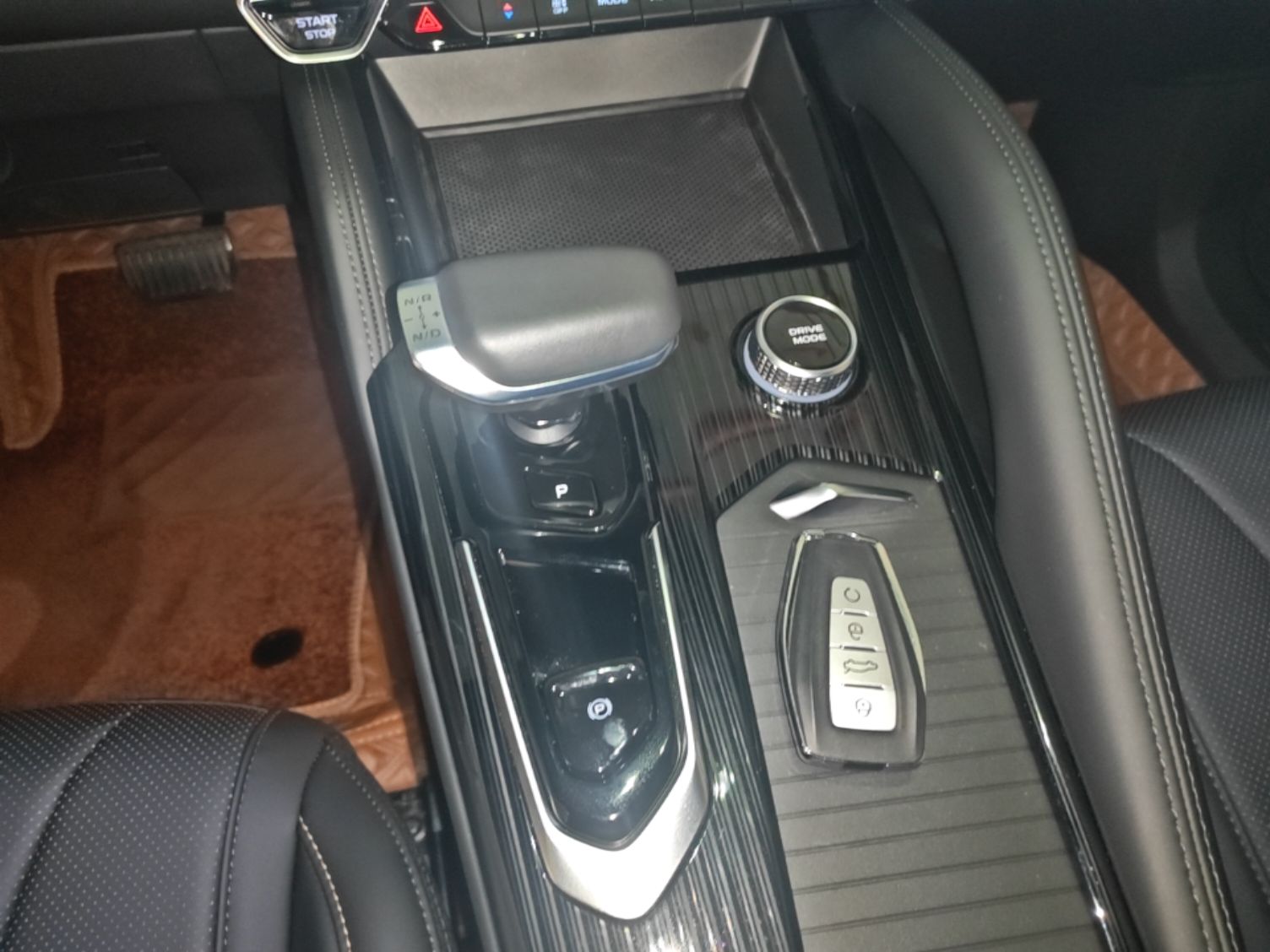 Geely Auto Monjaro L 2024 2.0TD DCT EVO Two-Wheel Drive Long-Range Version — снимка 18