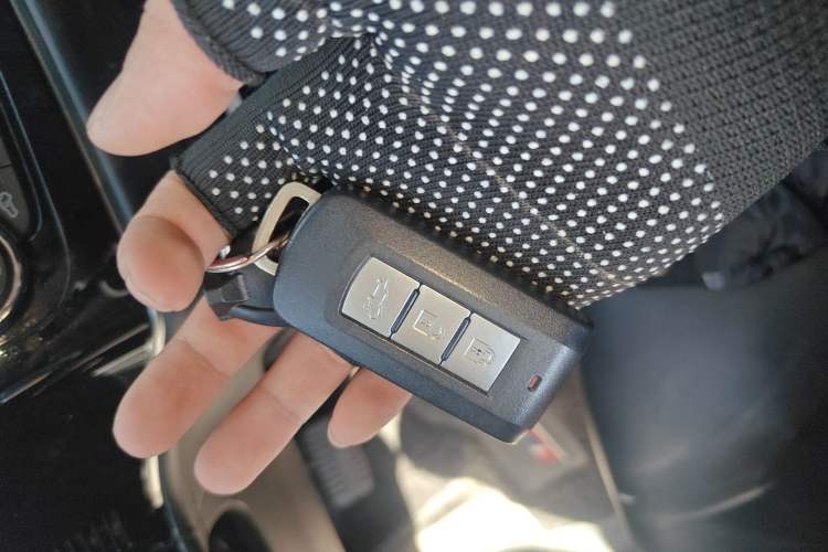 Used Mitsubishi Outlander 2019 2.4L 4x4 Zhi Xiang Edition 5 Seats China VI Standard