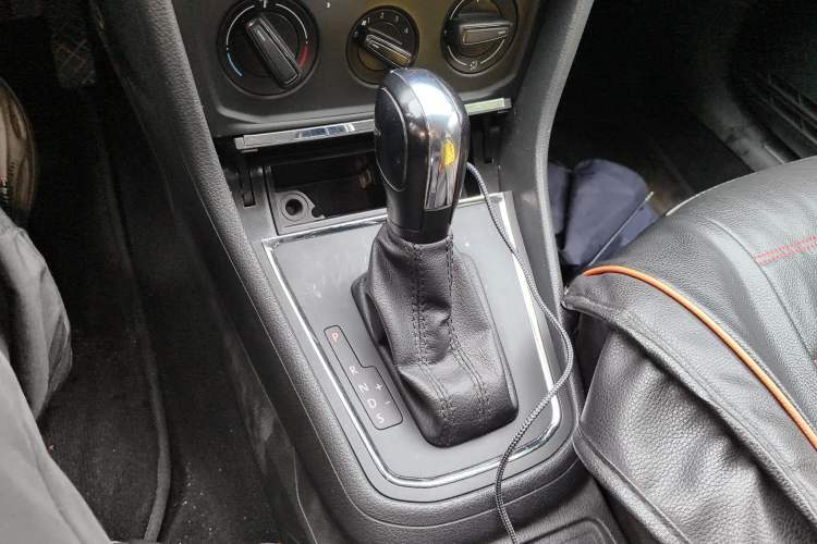 Used Volkswagen Bora 2016 1.6L Automatic Fashion Model Gear Lever