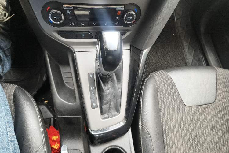 Used Ford Focus 2012 Sedan 1.6L Automatic Fashion Edition