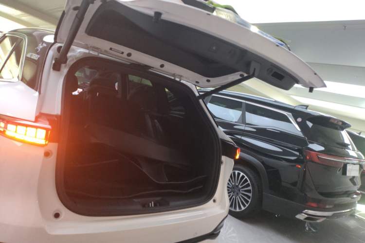 Used CHANGAN CS75 PLUS 2025 4th Generation 1.5T New Blue Whale Smart Flagship Version Trunk