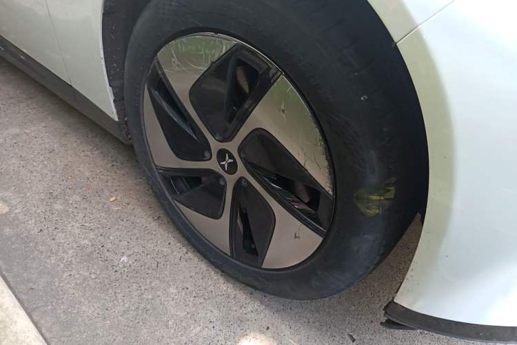 Used XPeng P7 2020 Rear-Drive Long-Range Smart Drive Version Right Front Wheel Hub