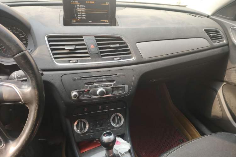 Used Audi Q3 2013 35 TFSI Ambition Edition Audio And AC Panel