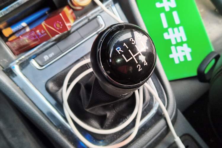 Used Volkswagen Bora 2013 1.6L Manual Fashion Edition
