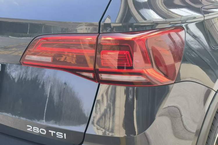 Used Volkswagen Tharu 2021 280TSI Two-Wheel-Drive Luxury Edition Right Rear Taillight