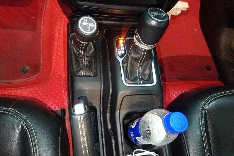 Used Jeep Wrangler 2019 2.0T Sahara 4-Door Version China V Standard Gear Lever