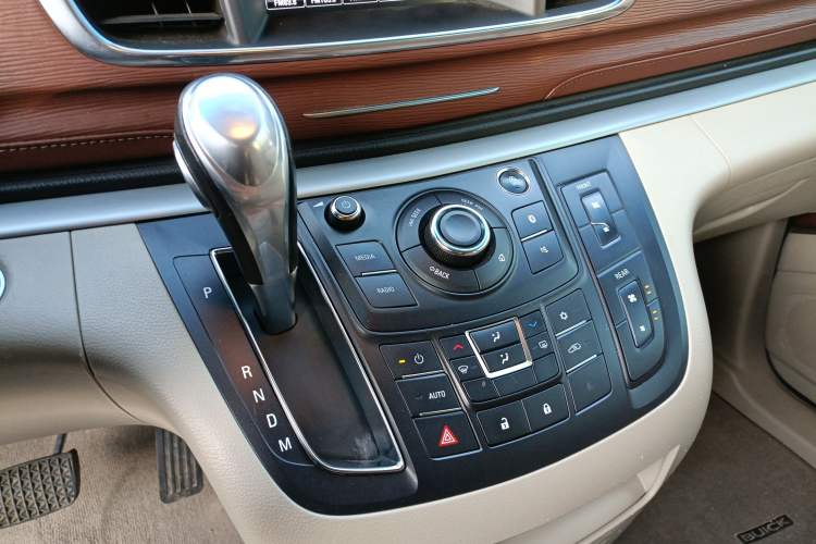 Used Buick GL8 2018 28T Luxury Model China VI Standard
