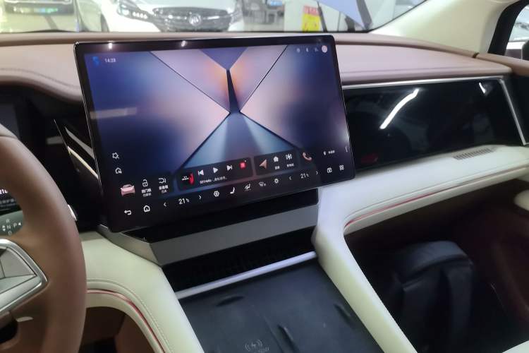 Used BYD Xia 2025 DM-i 1.5T 180km Beyond Edition Audio And AC Panel