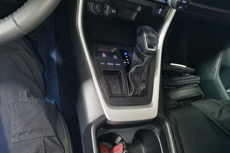 Used Toyota Wildlander 2022 2.0L CVT Two-Wheel Drive Luxury PLUS Edition
