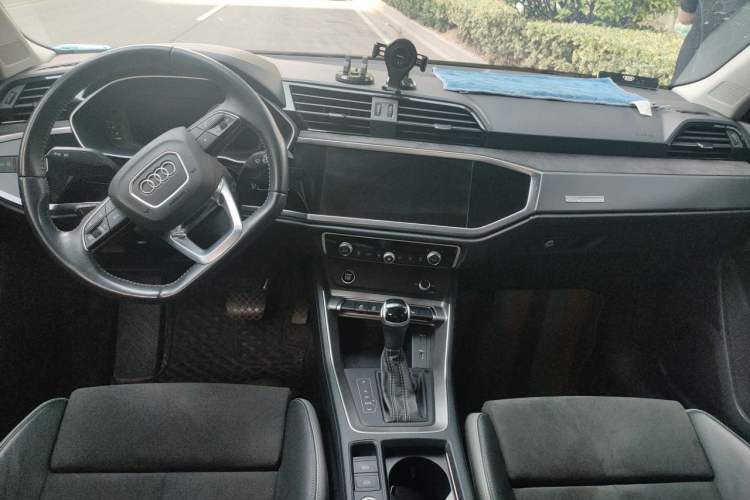 Used Audi Q3 2021 35 TFSI Fashion Dynamic Model
