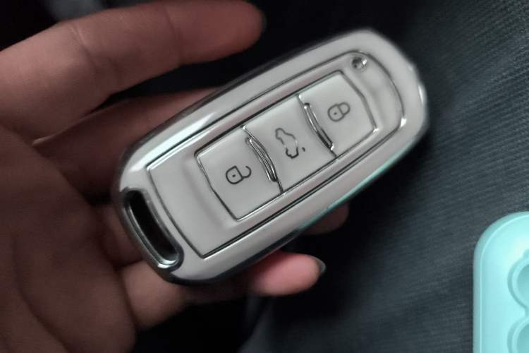 Used Geely Auto Emgrand X7 Sport 2018 1.8TD Automatic Two-Wheel Drive Smart Connect 4G Internet Edition