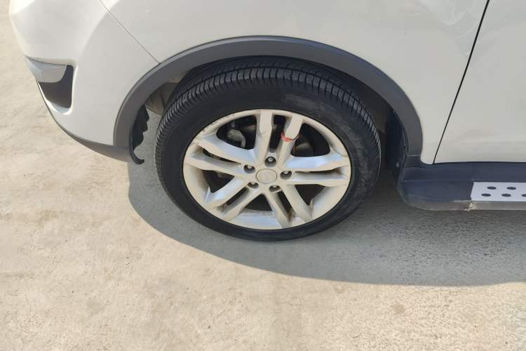 Used CHANGAN CS35 2015 1.6L Manual Luxury Model China IV Standard Left Front Wheel Hub