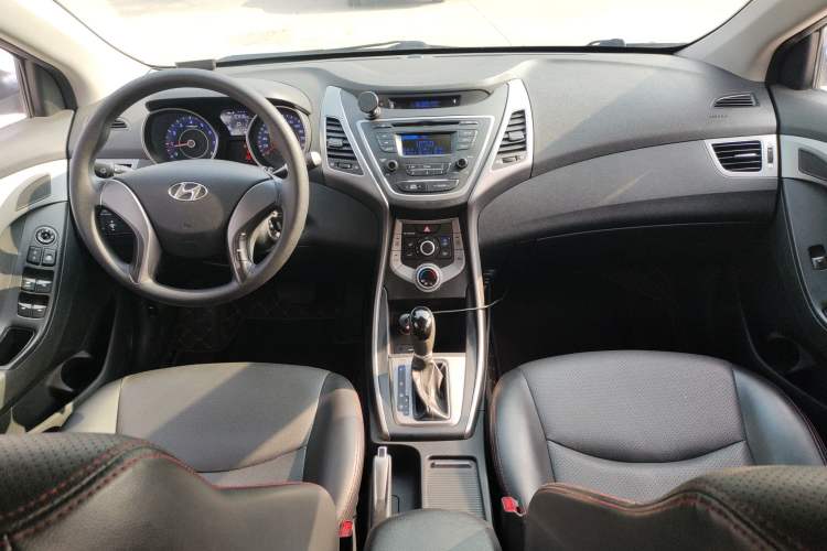 Used Hyundai Elantra (5th Generation / Langdong) 2016 1.6L Automatic Smart Version
