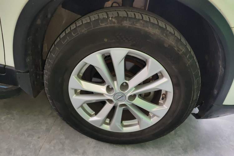 Used Nissan X-Trail 2015 2.5L CVT Leading MAX Edition 4WD Right Front Wheel Hub